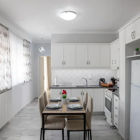 Iliana's House Zipárion